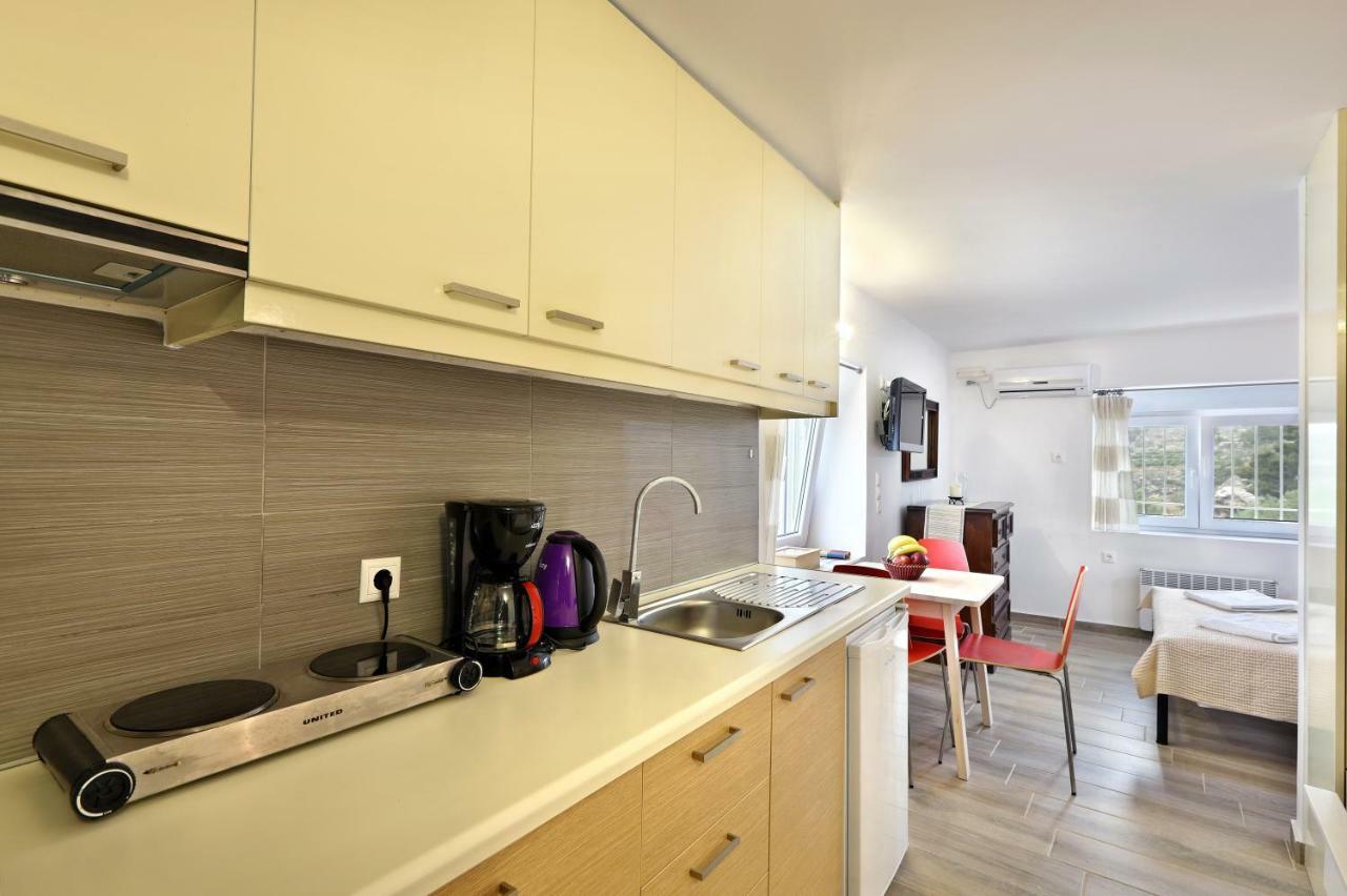 M - With Private Pool And Yard Vila