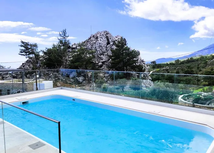 Villa M - Villa With Private Pool And Yard