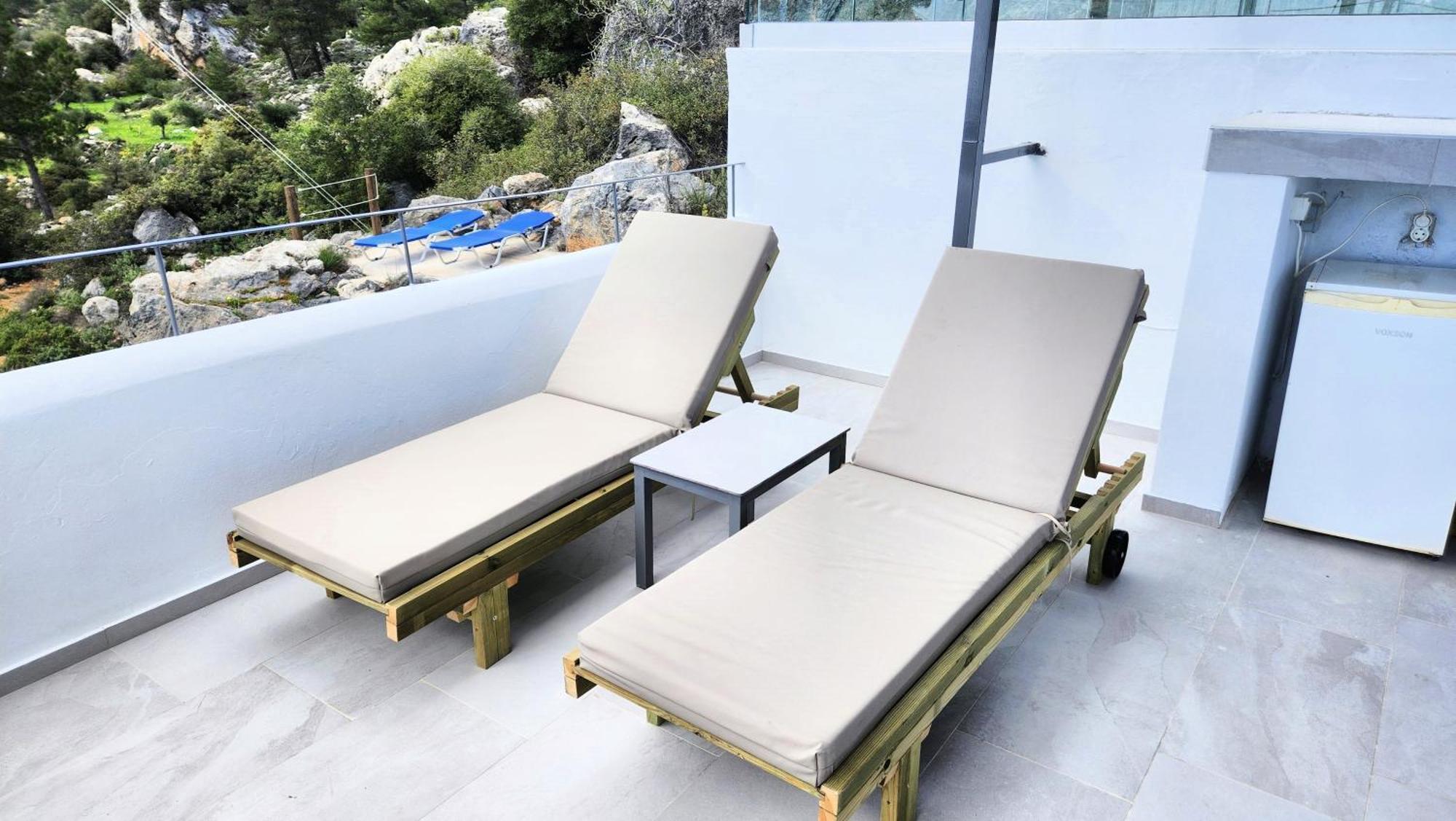 Villa M - With Private Pool And Yard *